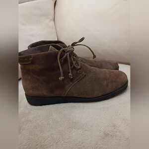 Via Spiga Brown Suede Chukka Boots